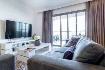 Exceptional 3 Bedroom/Parking in best area of town - image 17