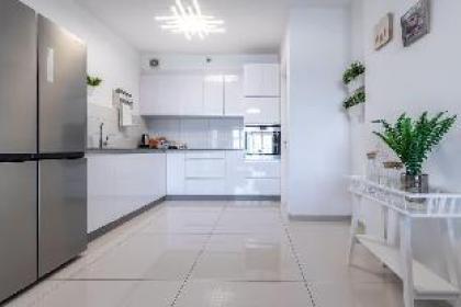 Exceptional 3 Bedroom/Parking in best area of town - image 18