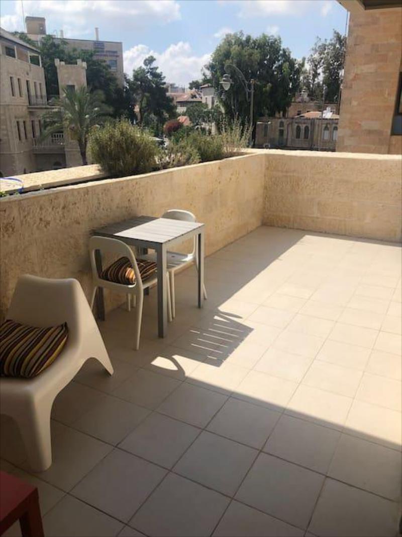 Cozy Central Apartment with Terrace Sukkah - main image