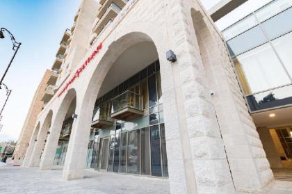 Spacious 2 bedroomsparking in city center - image 3
