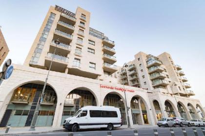 Spacious 2 bedroomsparking in city center - image 4