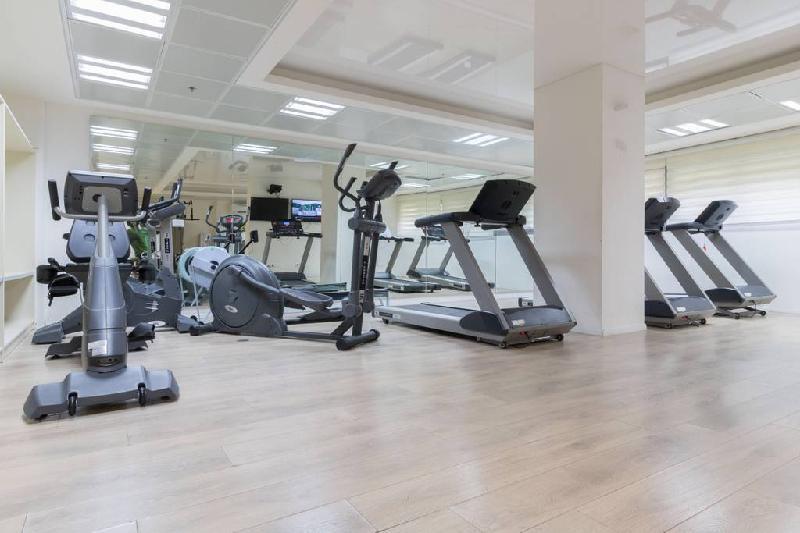 Amazing 2 Bedrooms/Gym/Parking in city center - image 3