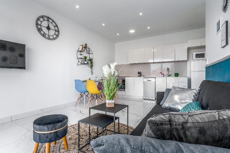 Stunning 2 BDR with balcony in Even Israel #19 - image 2
