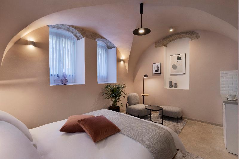 Damson Boutique Hotel - image 2