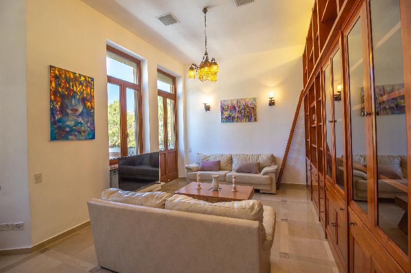 Art apartment in Mamila - image 4
