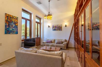 Art apartment in Mamila - image 5