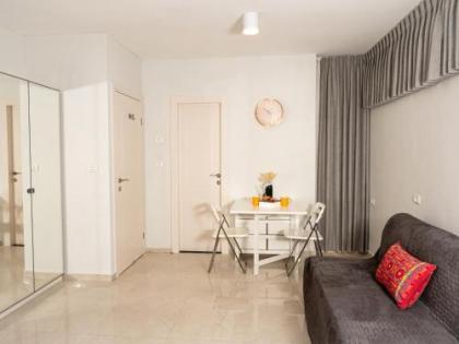 Hasorag-Private Rooms by IndigInn - image 5