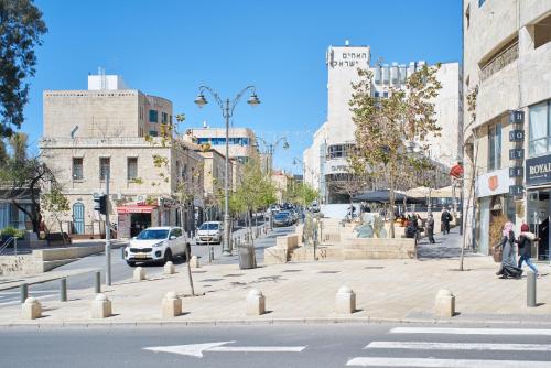 A designed apartment in the best location! - image 4