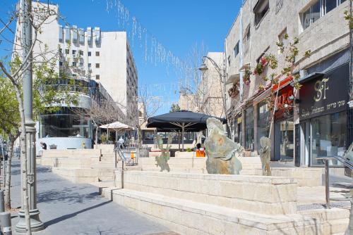 A designed apartment in the best location! - image 6