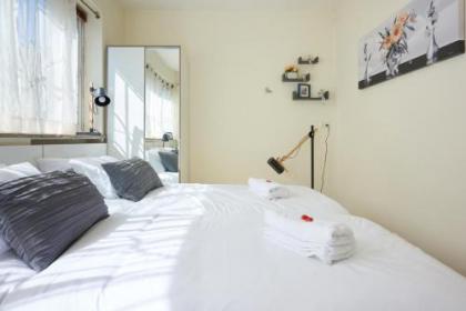 A designed apartment in the best location! - image 9