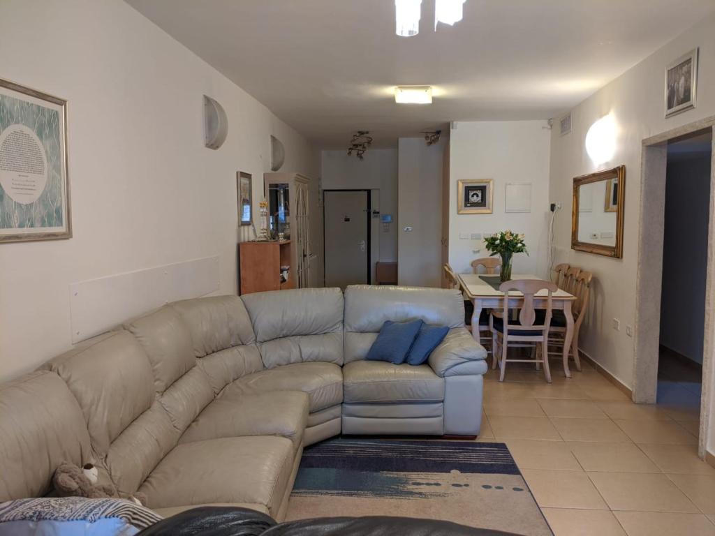 Beautiful Jerusalem Weekend Rental - image 5