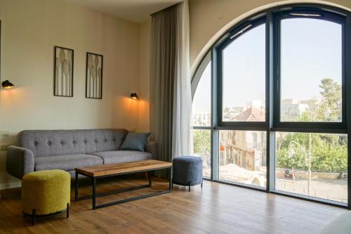 Apartique Hotel - image 2