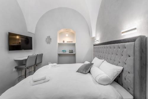 Magical Apartments in front To Mamilla Mall - image 4