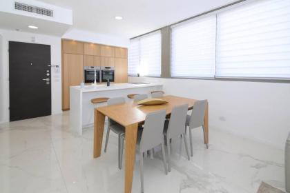 Beautiful 2bdm apt with gorgeous view - image 15