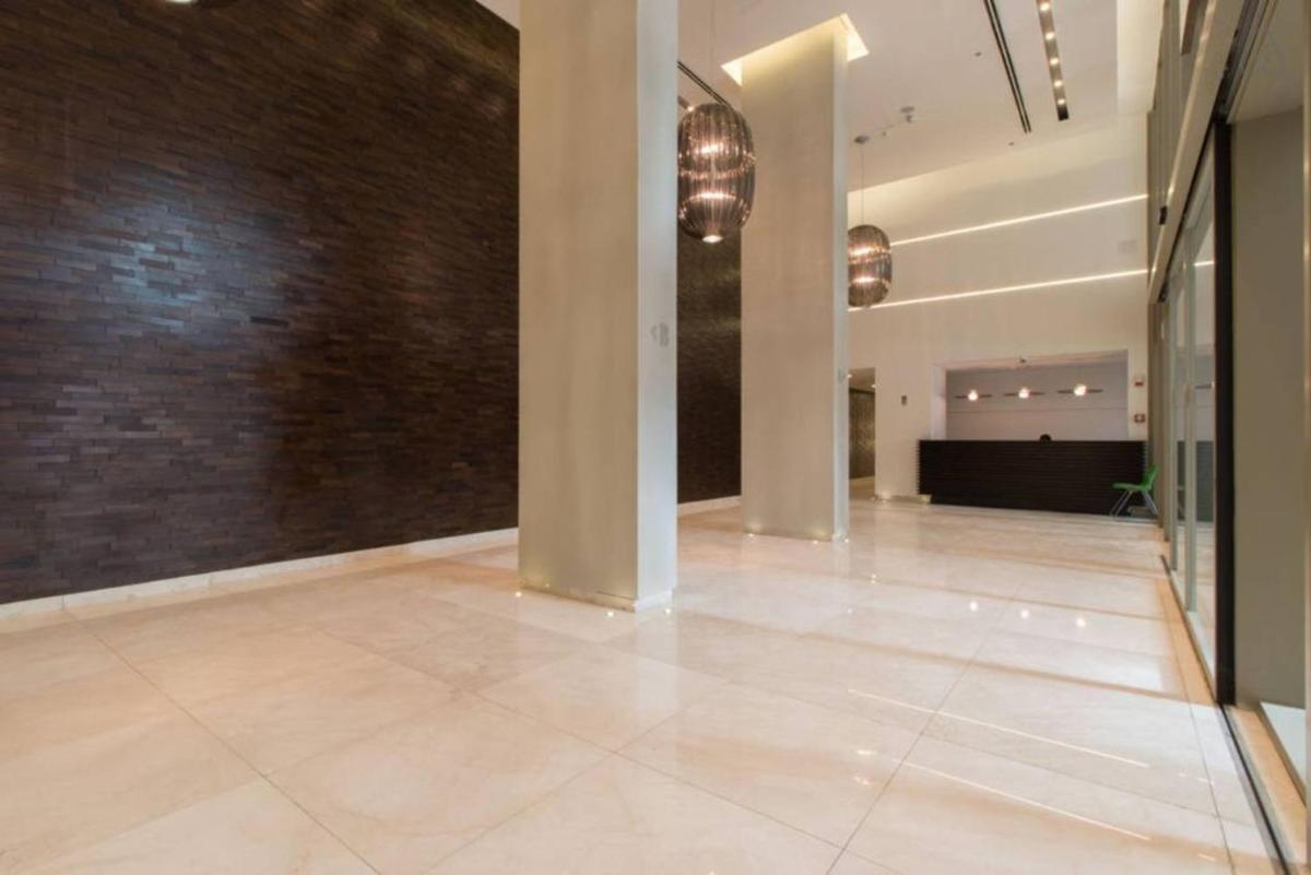 Beautiful 2bdm apt with gorgeous view - image 3