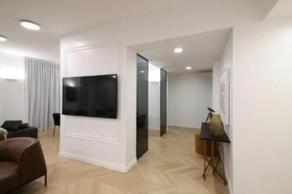 Gorgeous 4 bedroom apt in JTower Jerusalem - image 13