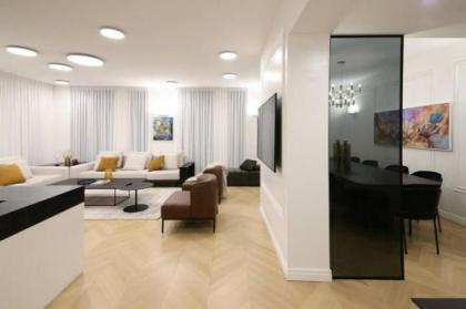 Gorgeous 4 bedroom apt in JTower Jerusalem - image 14