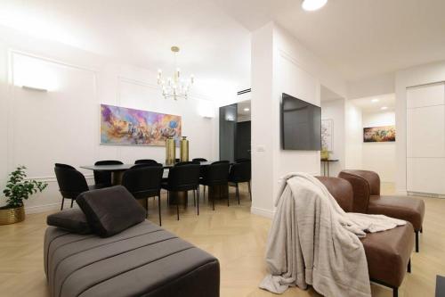 Gorgeous 4 bedroom apt in JTower Jerusalem - image 3