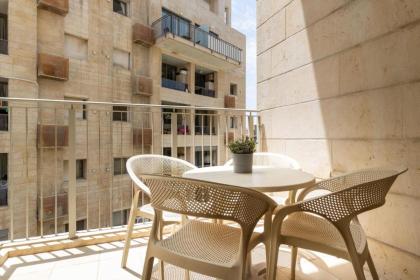 JAFFA- Beautiful 3 bedroom apartment best location - image 10