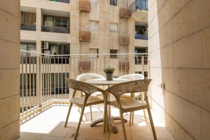 JAFFA- Beautiful 3 bedroom apartment best location - image 11