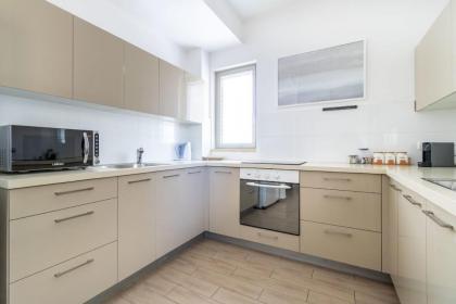 JAFFA- Beautiful 3 bedroom apartment best location - image 12