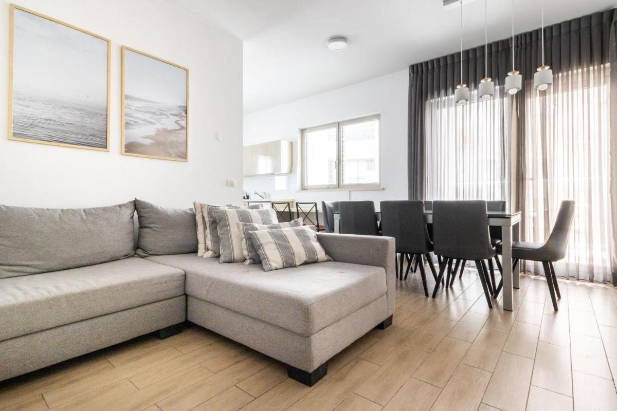 JAFFA- Beautiful 3 bedroom apartment best location - image 2