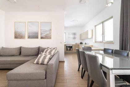 JAFFA- Beautiful 3 bedroom apartment best location - image 6