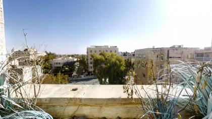 Near KING DAVID HOTEL- 3 bdrs with balcony - image 21