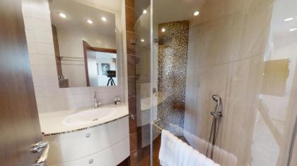 Near KING DAVID HOTEL- 3 bdrs with balcony - image 22