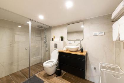 Cohens apartments - image 29