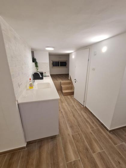 Cohens apartments - image 8
