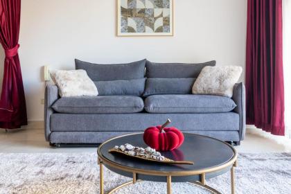 Cosy Studio in Mamilla free parking up to 5 ppl - image 2