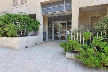 Cosy Studio in Mamilla free parking up to 5 ppl - image 20