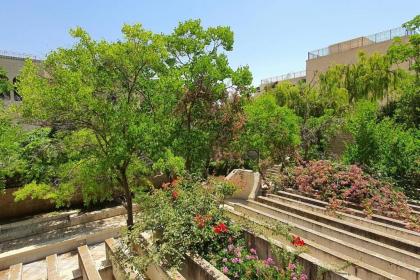 Cosy Studio in Mamilla free parking up to 5 ppl - image 23