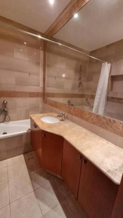 Cosy Studio in Mamilla free parking up to 5 ppl - image 25