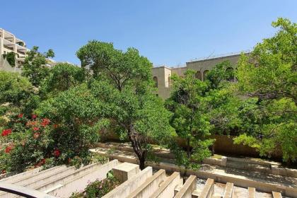 Cosy Studio in Mamilla free parking up to 5 ppl - image 29