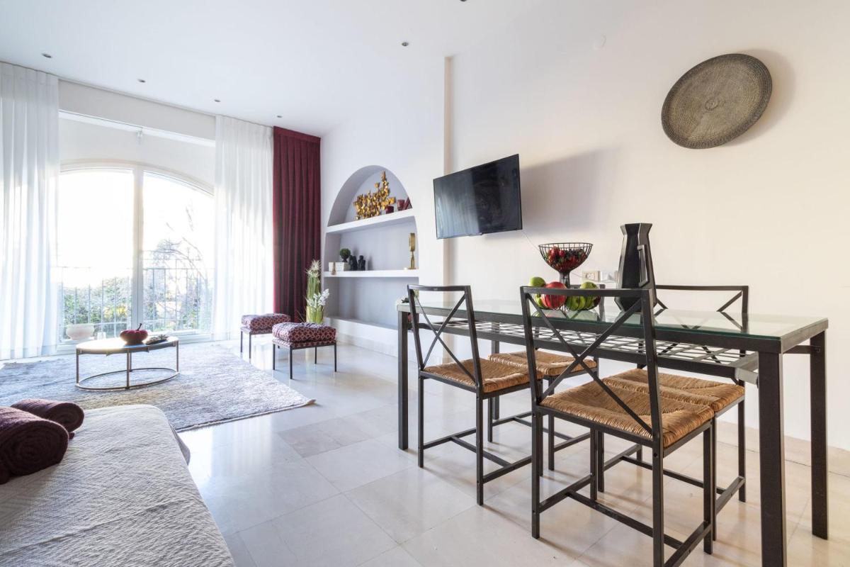 Cosy Studio in Mamilla free parking up to 5 ppl - image 3