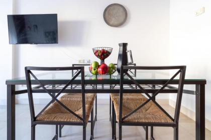 Cosy Studio in Mamilla free parking up to 5 ppl - image 6