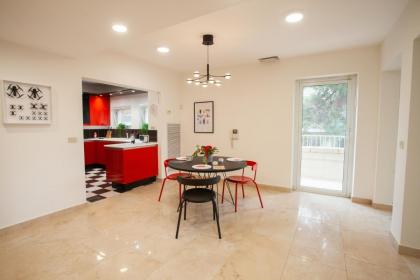 Shlomo Molkho Luxury Apartment By Nimizz - image 21
