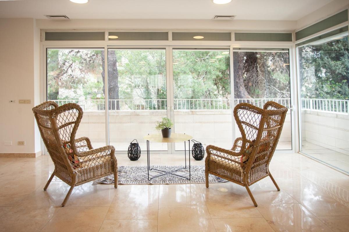 Shlomo Molkho Luxury Apartment By Nimizz - image 3