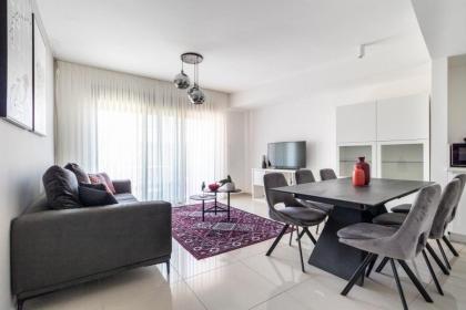 Stylish 1 Bedrooms Parking At City Gate