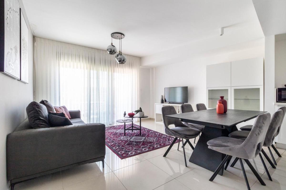Stylish 1 Bedrooms Parking At City Gate - main image