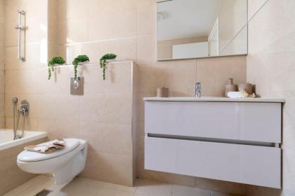 Stylish 1 Bedrooms Parking At City Gate - image 15