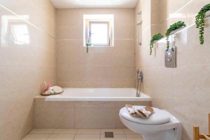 Stylish 1 Bedrooms Parking At City Gate - image 16