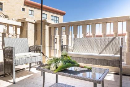 Stylish 1 Bedrooms Parking At City Gate - image 17