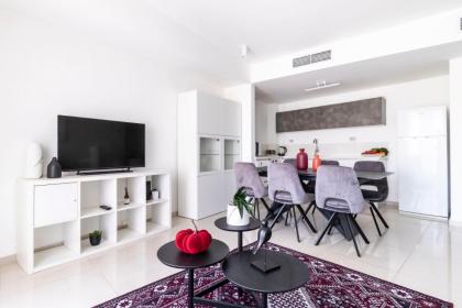 Stylish 1 Bedrooms Parking At City Gate - image 4