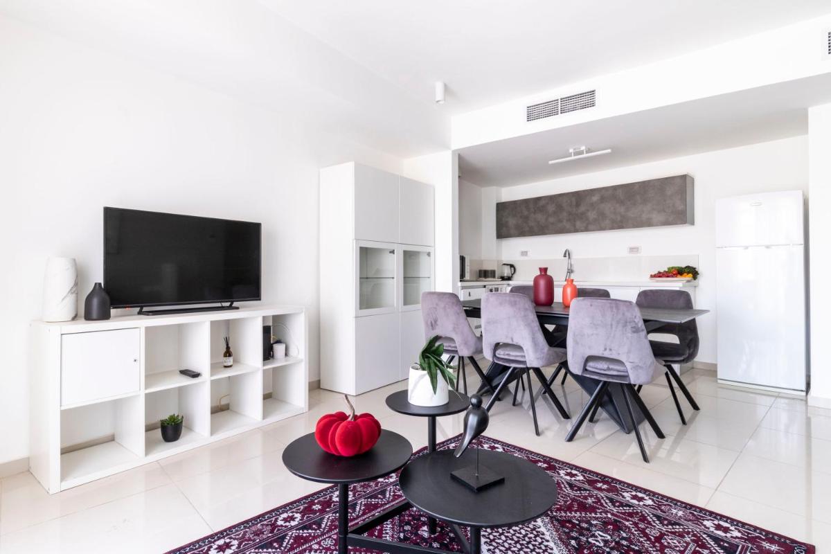 Stylish 1 Bedrooms Parking At City Gate - image 4