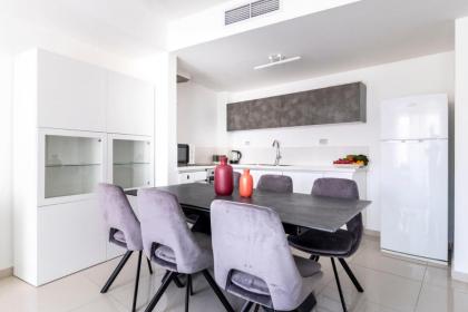 Stylish 1 Bedrooms Parking At City Gate - image 8