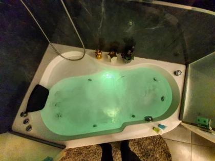 Lago Suites Hotel - image 13