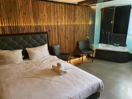 Lago Suites Hotel - image 16